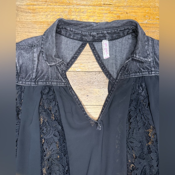 Free People Denim & Lace Boho Blouse Size XS Gray Black Sheer Panel Top - Picture 13 of 16